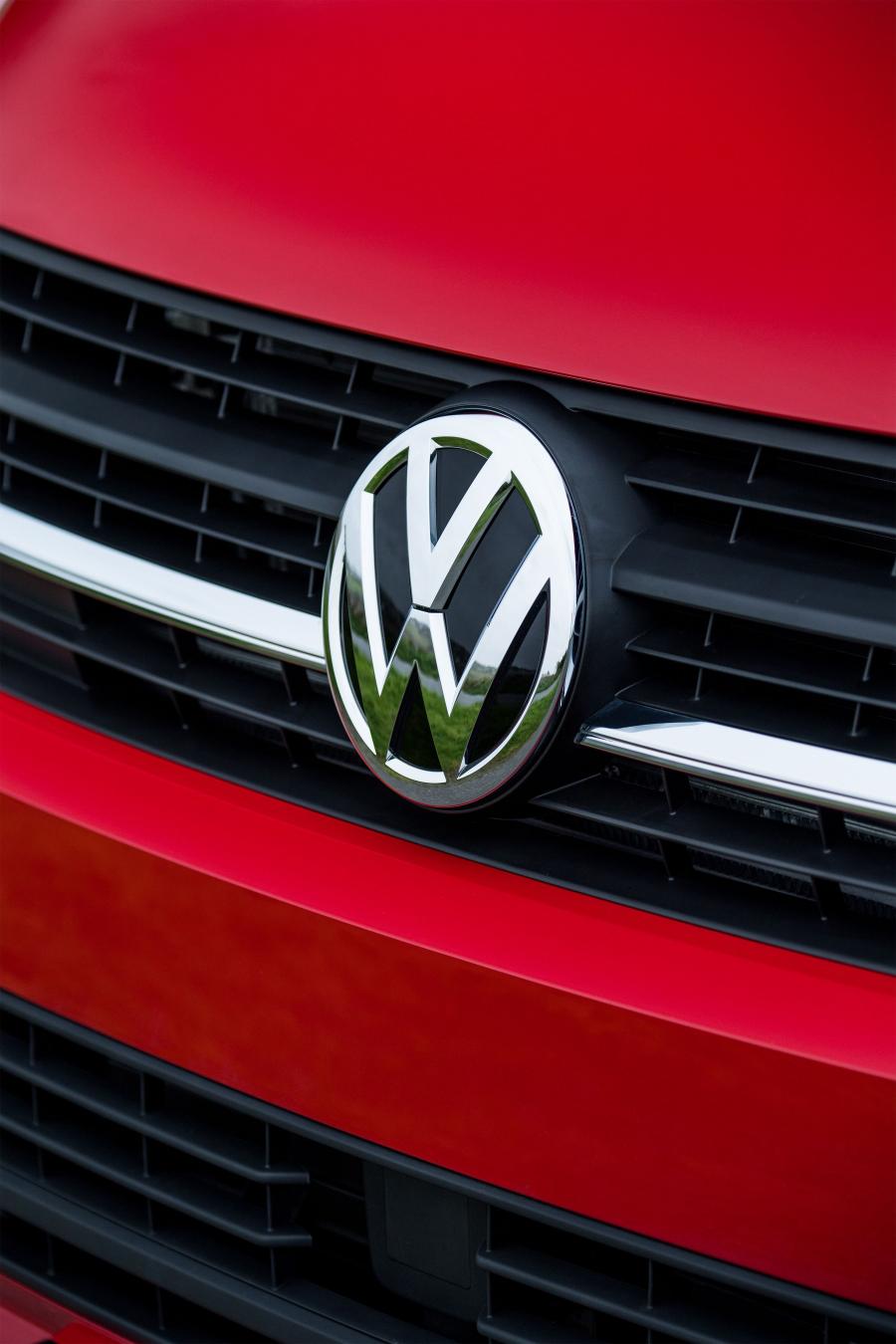 Логотип Volkswagen Transporter Kasten (T6) 2015 года  (UK) (фото 25 из 38)